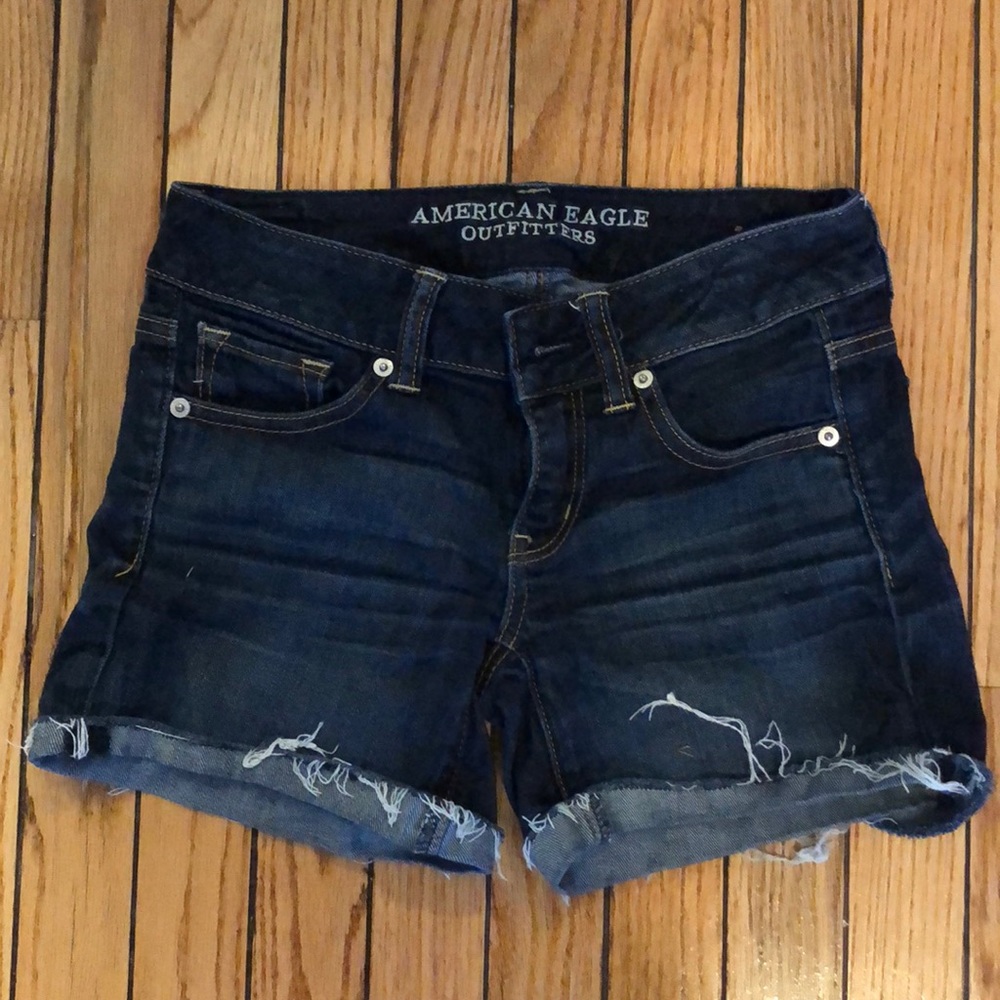 Mid-rise jean shorts